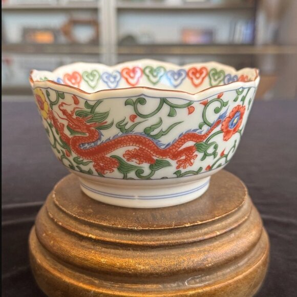 Vintage Otagiri Japanese Rice Bowl – Red Dragon & Floral Pattern, Scalloped Rim - Picture 6 of 6